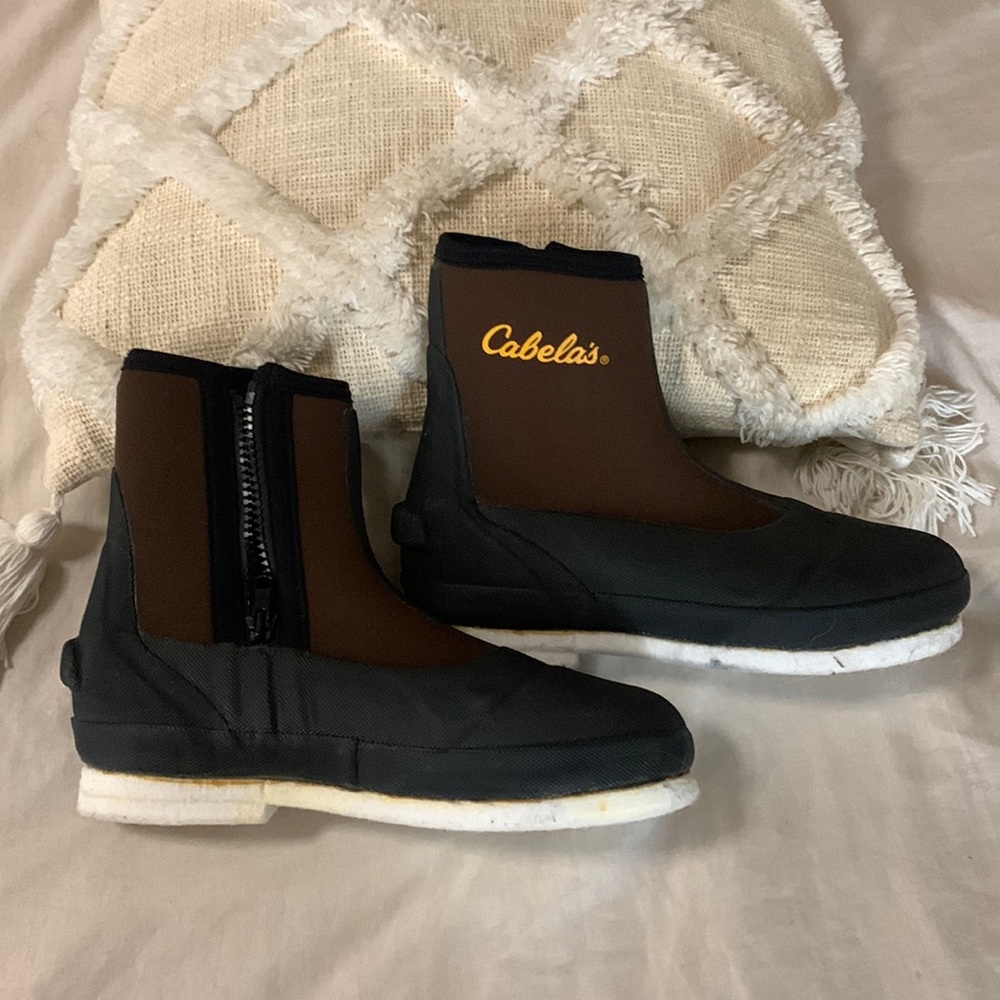 Cabelas boots medium